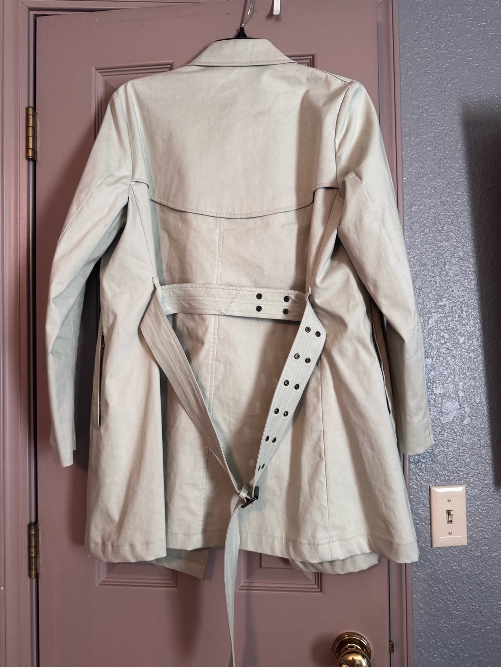 Burberry Cream Coat with Black Logo Patch - Picture 9 of 9